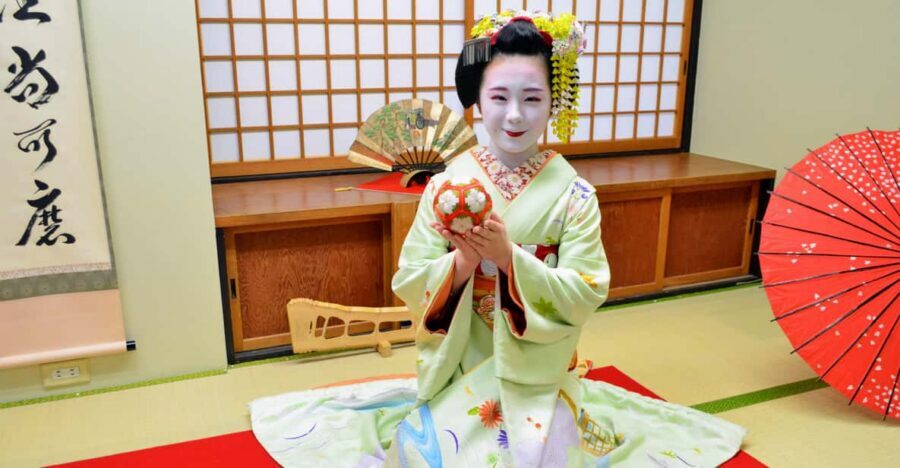 Kyoto: Meet-and-Greet, Maiko Show and Experience - The venue vibe: close access, but not everyone loves the atmosphere