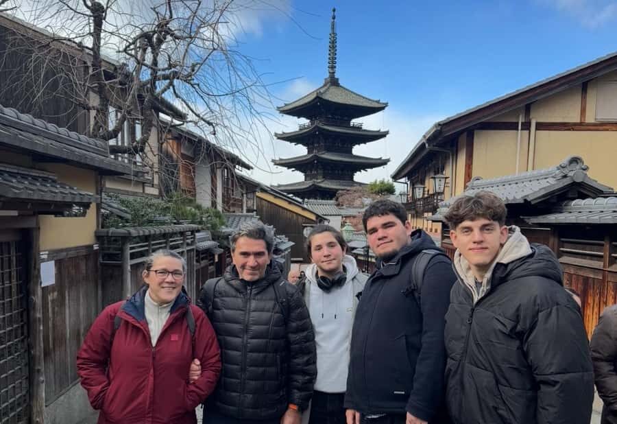 Kyoto Morning Highlights Tour: Fushimi, Kiyomizu-dera & Gion - Kiyomizu-dera views and temple manners (including the 500 yen fee)