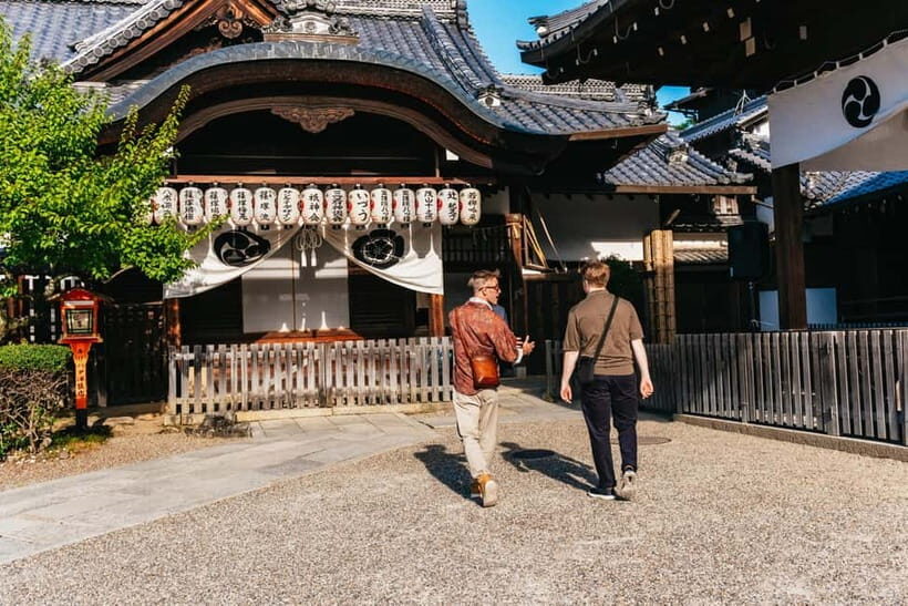 Kyoto Night All-Inclusive Eats and Streets, Gion and Beyond - Small-group dynamics: why up to 6 people actually changes the experience