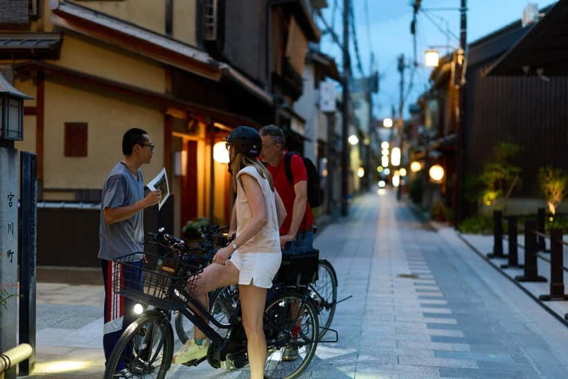 Kyoto: Night E-Bike Tour Hidden Gems & Backstreets - E-Bikes and Small Groups: What the Experience Feels Like