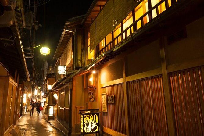 Kyoto Night Foodie Tour in Gion (9+ dishes + 6 Sake tastings) - Meeting in Gion: where you start and how the evening ends