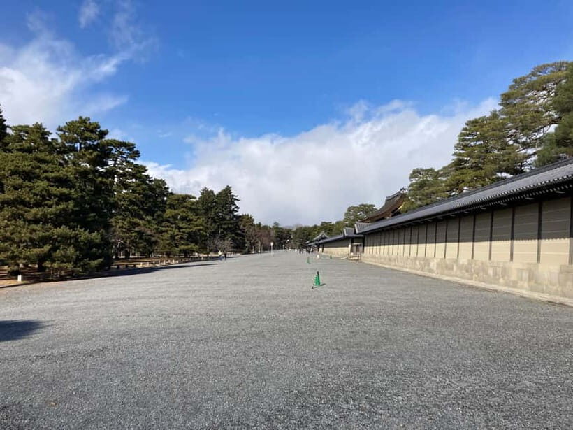 Kyoto: Nijo Castle and Kyoto Imperial Palace Guided Tour - Nijo Castle and Ninomaru Palace: where power shows up in wood