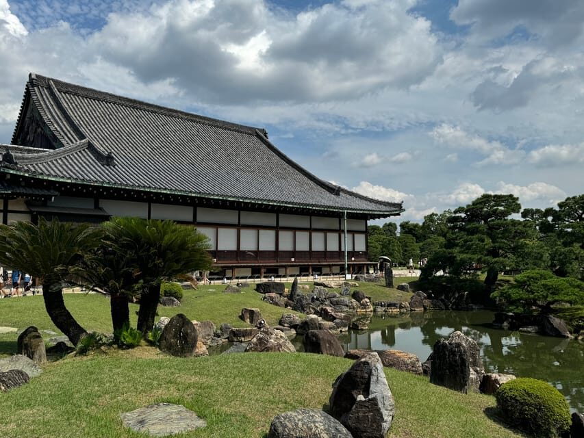 Kyoto: Nijo Castle & Gardens 2-Hour Guided Tour - Honmaru-goten Palace: How the Main Interiors Change the Story