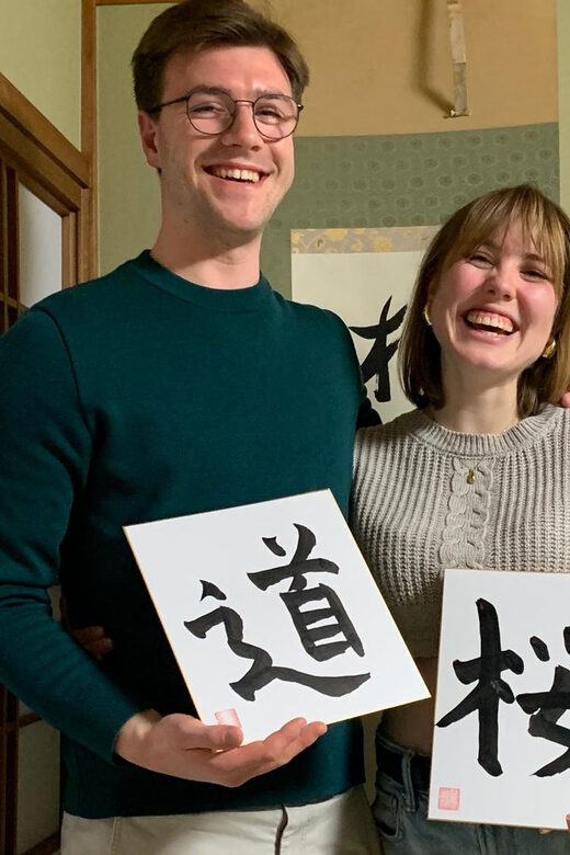Kyoto Ninenzaka : Japanese Calligraphy Class in Townhouse - Practical tips: socks, clean clothes, and what to avoid