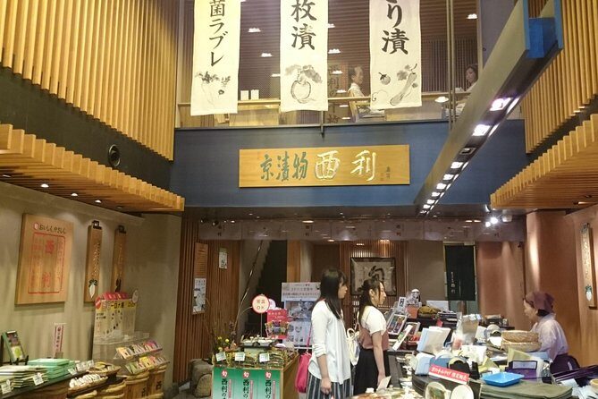Kyoto Nishiki Market Food and Culture Walking Tour - Guide Quality Makes or Breaks a Food Walk