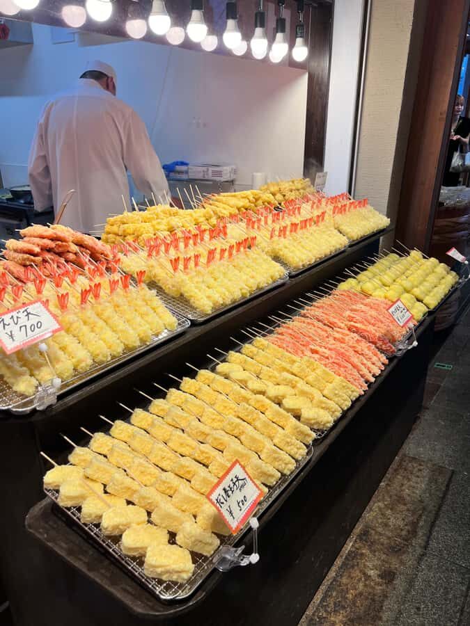 Kyoto: Nishiki Market Food Tour with Local Guide - How the guide turns stalls into a real lesson
