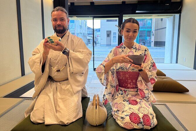 Kyoto : Okada Tea Ceremony & Kimono - How Okada Gets You From Street to Kimono