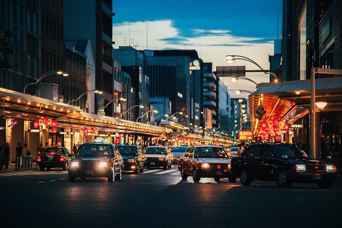 Kyoto Private Night Tour with a Local – Bars, Bites & Culture - A second shrine pause in Gion: quiet time built into the walk