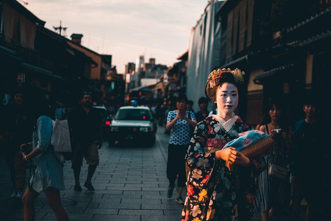 Kyoto Private Night Tour with a Local – Bars, Bites & Culture - The start point: getting oriented in Kyoto’s busy center