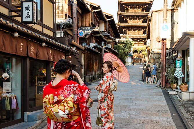 Kyoto Private & Personalized Full-Day Tour with a Local Guide - Higashiyama slopes: wooden townhouses, shops, and walking-only charm