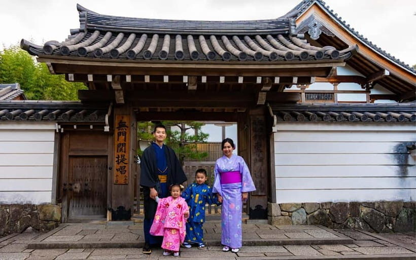 Kyoto: Private Photoshoot Experience in Arashiyama Bamboo - Kimono Forest and Nonomiya Shrine: color and mood in the same route