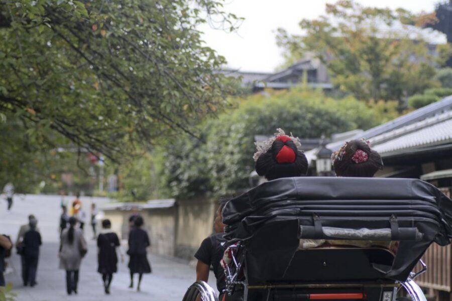 Kyoto: Private Rickshaw Tour of Gion and Higashiyama Area - Starting at Kodaiji Temple: The Right Place to Begin