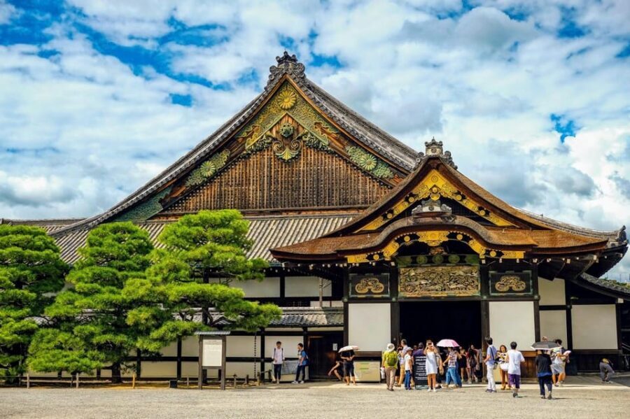 Kyoto: Private tour with Kyoto's licensed guide. Spanish - Nishiki Market lunch break: shopping street energy with a timed pause