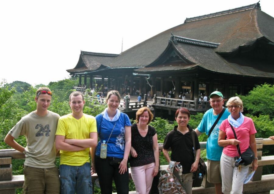 Kyoto: Private Tour with Local Licensed Guide - The Geisha-era filming location vibe: crimson mood and photo-worthy streets