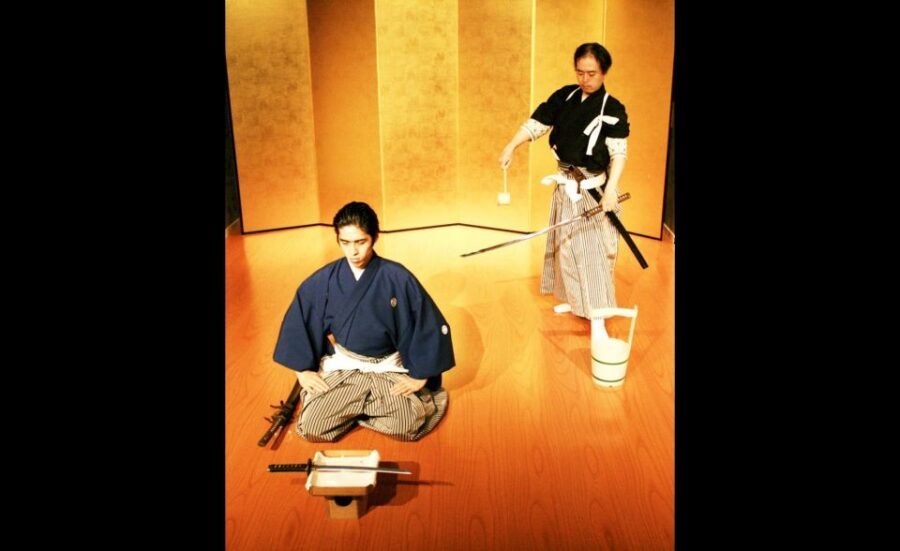 Kyoto: Samurai Kenbu Traditional Sword Dancing Show - The mini sword lesson: what you can try (and how it feels)