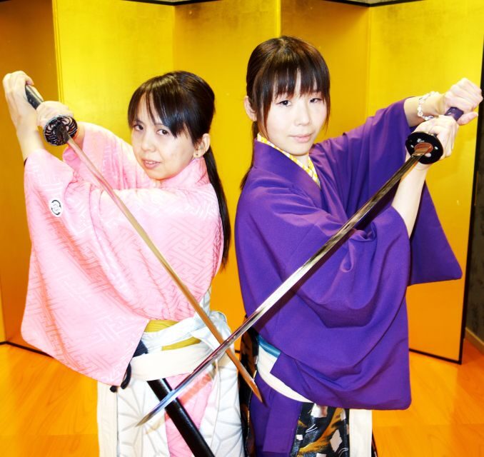 Kyoto: Samurai Sword Class by Experts in Traditional Arts - Bow, draw, replace: how the Kenbu sword lesson is taught