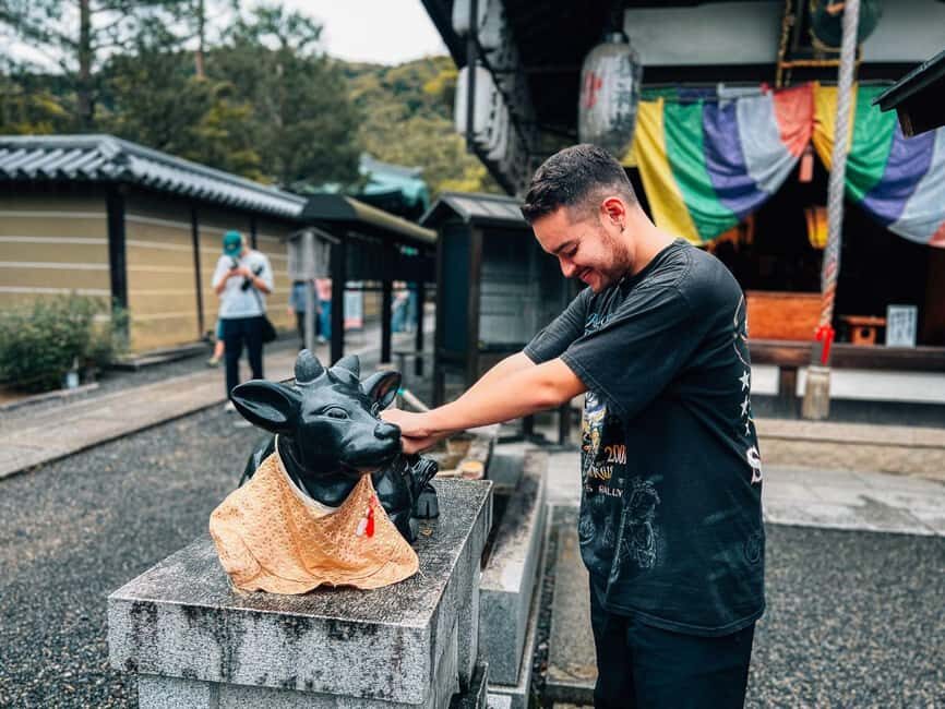 Kyoto: Secrets of Gion – Geisha Culture Walking Tour - Maruyama Park: the calm break with seasonal personality