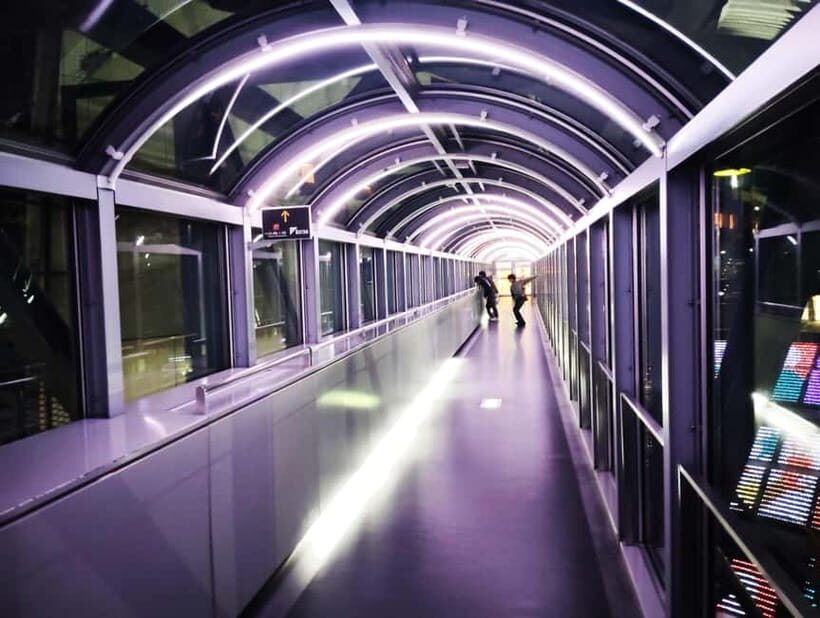Kyoto: Station and Tower Night Tour with Light Show - Finding your guide: Rashōmon Gate replica and the DeepExperience sign