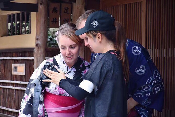 [Kyoto Street Shot] Recording every wonderful moment of travel with shutter (free kimono experience) - The free kimono part: what you really get (and what costs extra)