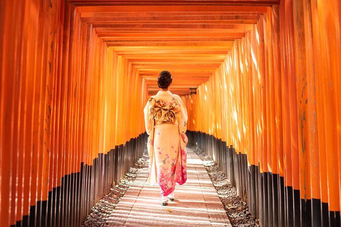 [Kyoto Street Shot] Recording every wonderful moment of travel with shutter (free kimono experience) - Value check: $235.33 per group for kimono styling + guided street portraits