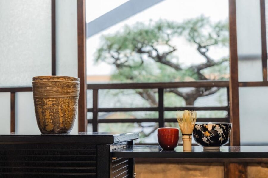 Kyoto: Table-Style Tea Ceremony at a Kyo-Machiya - Purification at the Stone Basin: A Shrine-Like First Step
