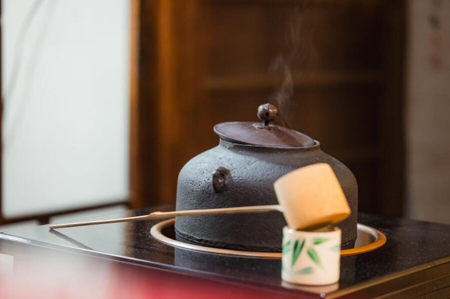 Kyoto: Table-Style Tea Ceremony at a Kyo-Machiya - Learning the Ceremony Rhythm With English PowerPoints