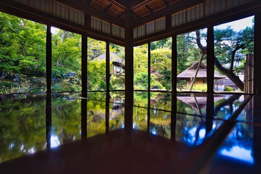 Kyoto: Tea Ceremony in a Traditional Tea House in Kiyomizu - The sweet and the calm ending: how the session finishes