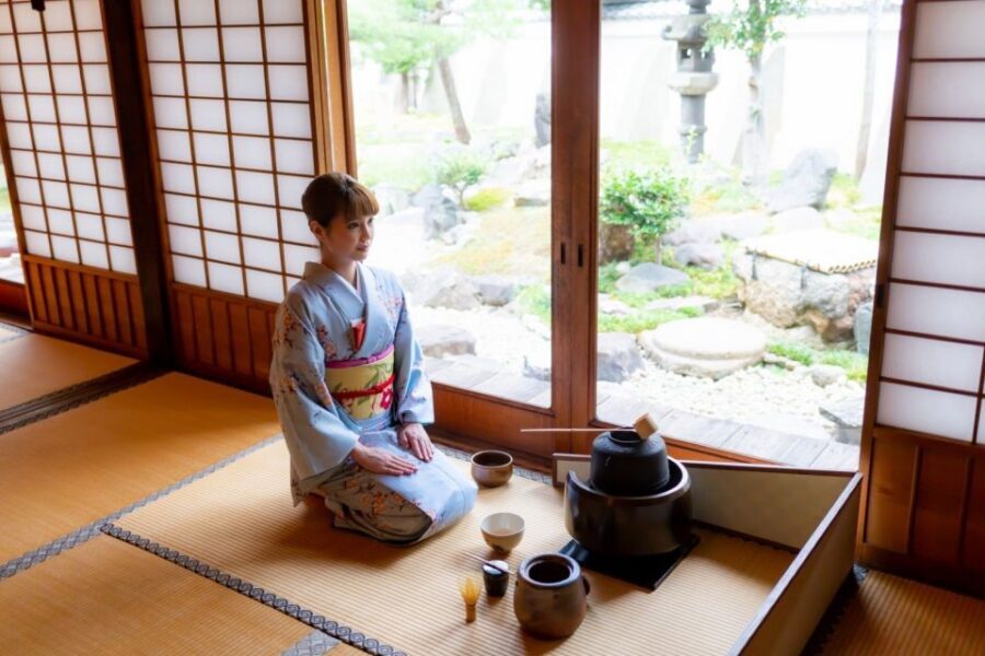 Kyoto: Tea Ceremony Ju-An at Jotokuji Temple - Grand Tearoom etiquette: shoes off and the floor-seat question