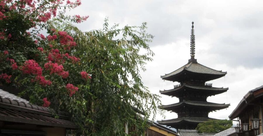 KYOTO: Tempio Kiyomizu Pagode Gion “Geisya” (Guida Italiana) - What makes Omae’s guiding style especially useful