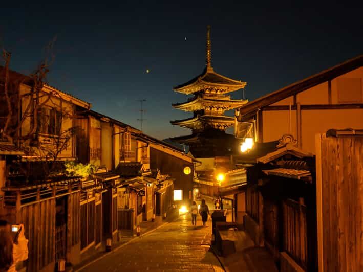 Kyoto: The Geisha Districts of Kyoto Walking Tour - Kenninji Temple: a calm reset in the middle of the entertainment district