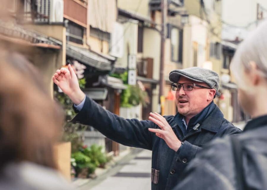 Kyoto: The Geisha Districts of Kyoto Walking Tour - Who should book this Kyoto geisha walking tour?