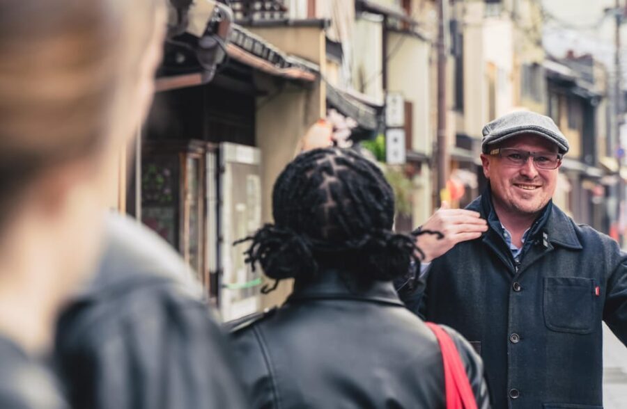 Kyoto: The Geisha Districts of Kyoto Walking Tour - Walking the hanamachi lanes and the tea house world