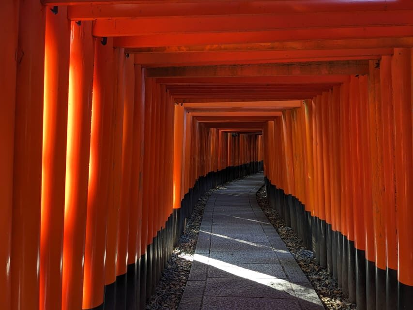 Kyoto: Top Sights Guided Tour - Gion, Kinkaku, Fushimi, Nijo - The Train Segment: A Necessary Reset Between Big Sights