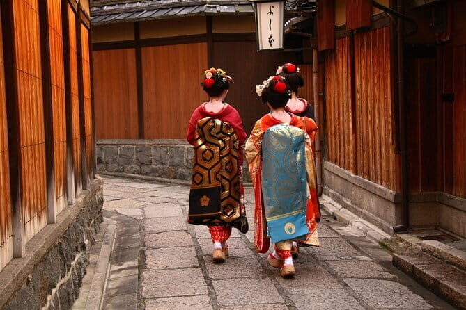 Kyoto tour 12 hours Private Nagoya pick up available - The driver role: helpful translation and a calm style
