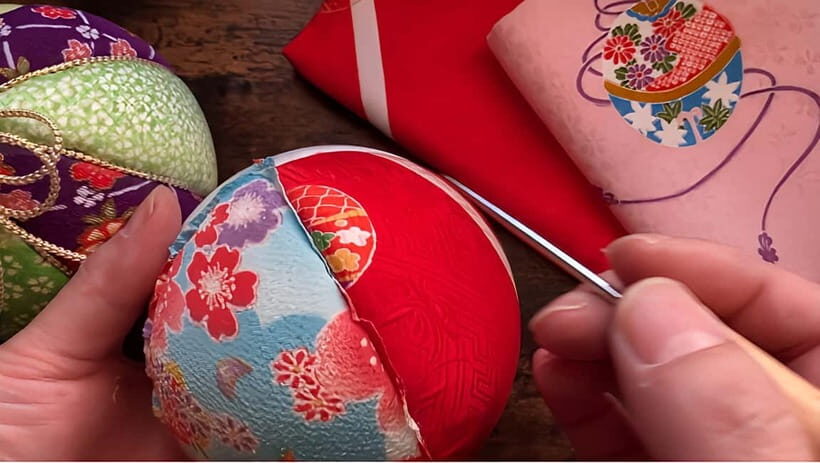 Kyoto: Traditional Kimono Fabric Handicrafts Workshop - Temples and shrines nearby: use this as your calm start or reset