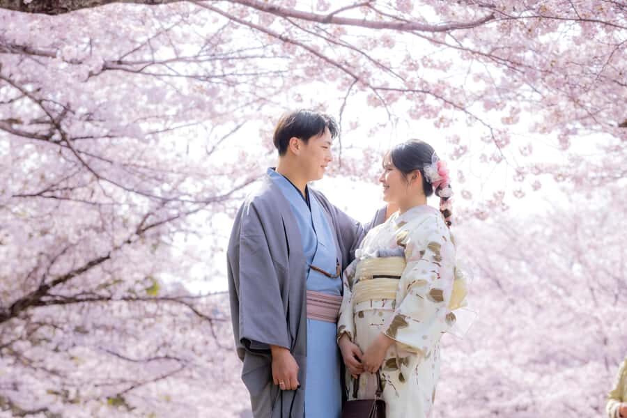Kyoto: Traditional Kimono Rental - Choosing your kimono: classic elegance or modern designs