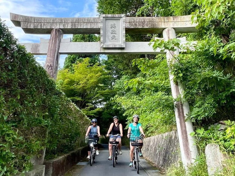 Kyoto : True Kyoto Avoid the crowds E-Bike Tour - The ride begins with a calmer pace (Kyoto is flat for a reason)