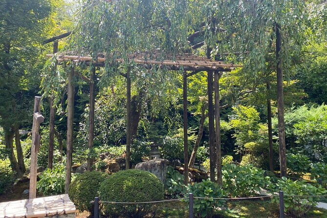 Kyoto Walking Tour Goshuin Collecting and Temples Discover - Shōrin-ji Temple: Hanachozu flower-water basins and the Temple of Wisdom