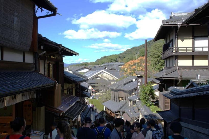 Kyoto: Walking tour Kiyomizu, Geisha District with a Local - Photo shoot and omikuji: two small inclusions with big payoff