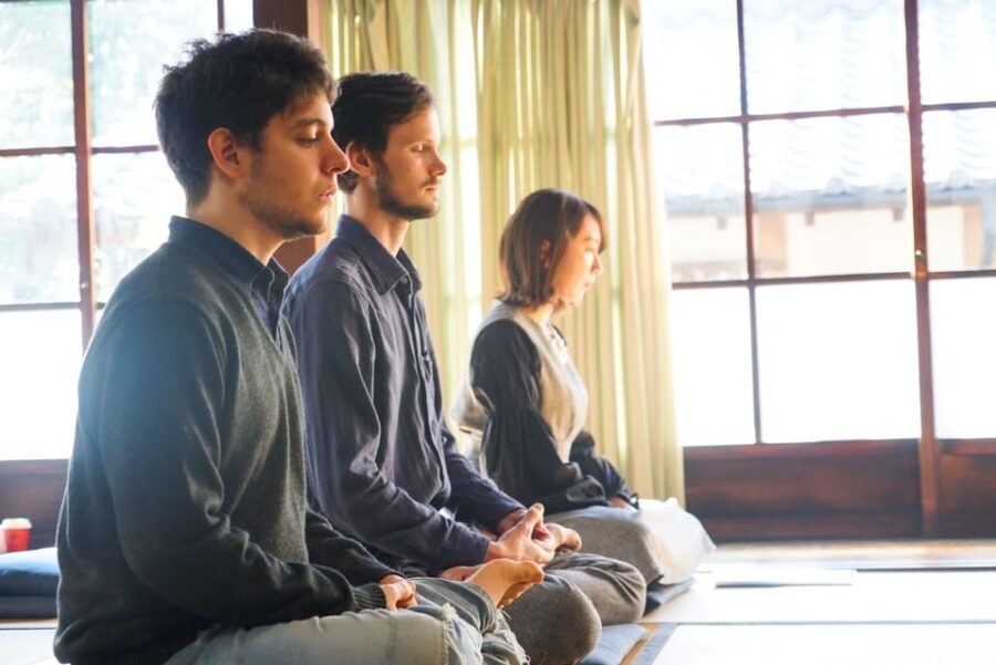 Kyoto: Zen Meditation and Garden Tour at a Temple with Lunch - The zazen session: one hour, quiet reading, and real posture help
