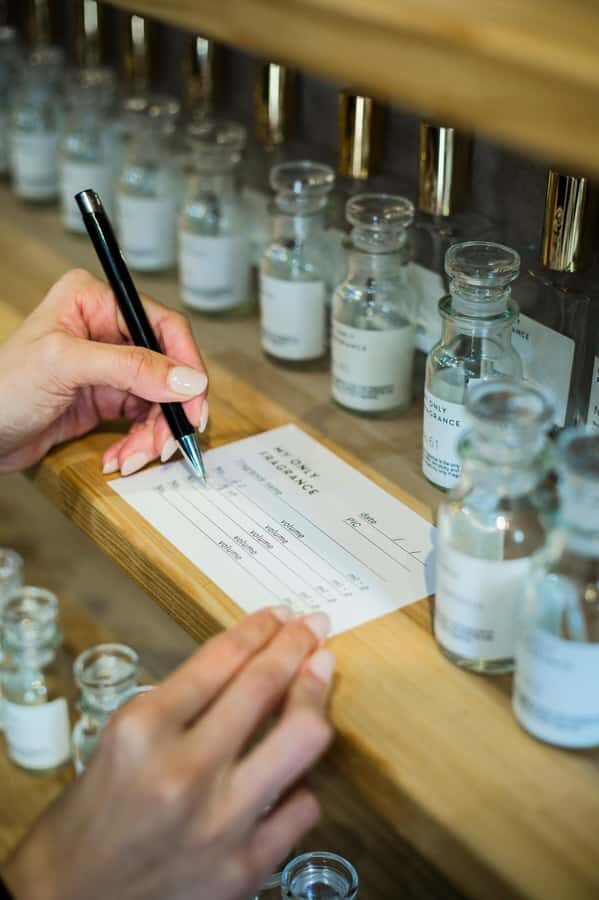 kyoto:Experience creating one-of-a-kind special fragrances - Choosing notes by nose: sampling with purpose