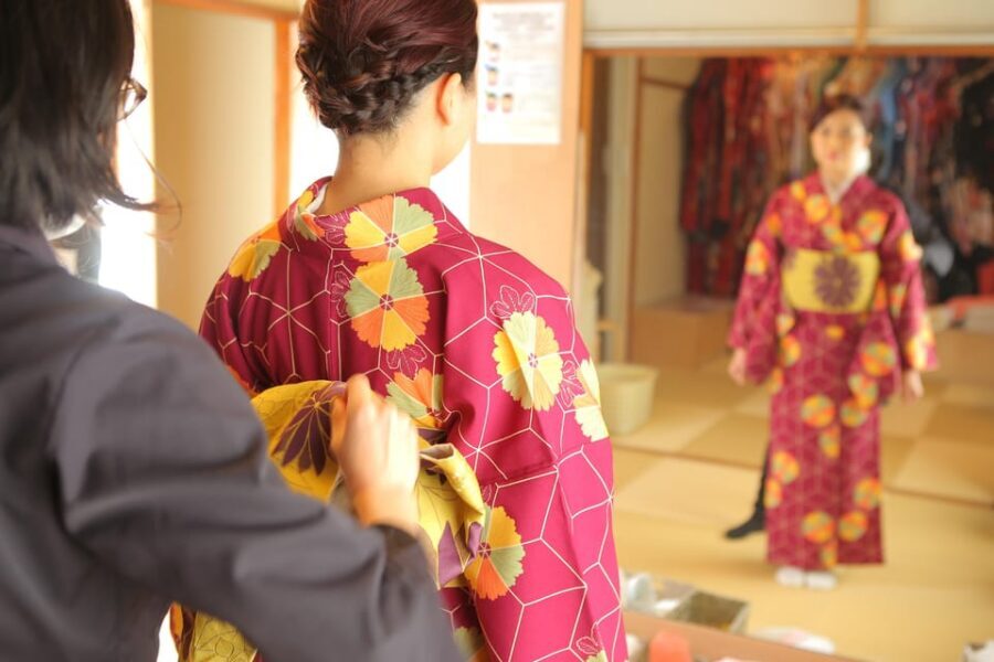 Kyoto:Kiyomizu-dera Temple Rent a kimono and ride a rickshaw - Why the small group size and driver guidance matter