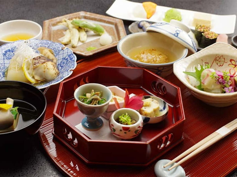 Kyoto:Seasonal Kaiseki Reservation at Hanasaki Nishiki - A Machiya Kaiseki Reservation Near Shijo-Karasuma
