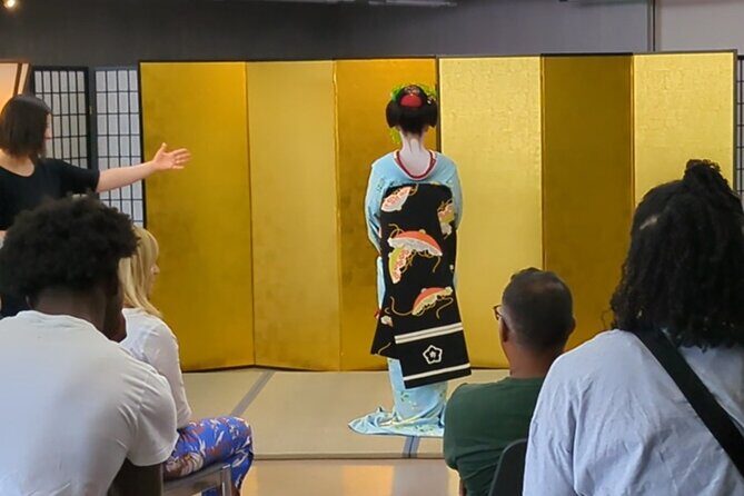 MEET MAIKO: Meet-&-Greet, Maiko Show & Experience in Kyoto - Maiko and Geiko Up Close at Kyoto Handicraft Center