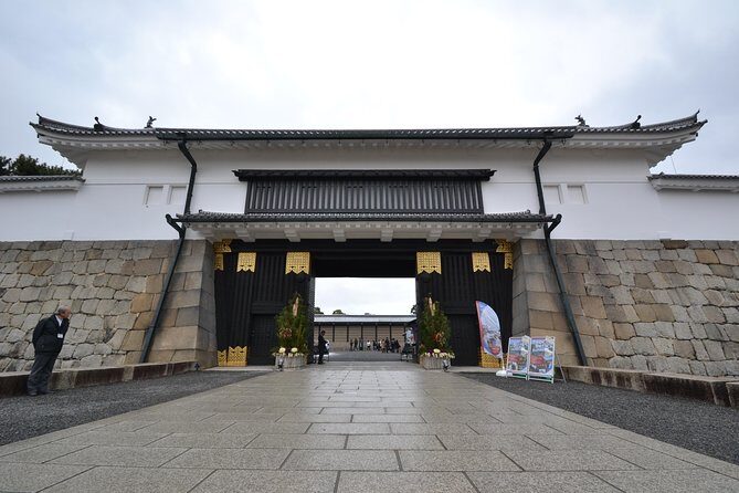 Nijo Castle and Imperial Palace Visit with Guide - Where you start at Nijo Castle (and where you’ll finish)