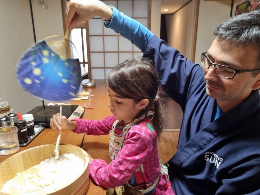 Nishiki Market Food Tour with Cooking Class - Meeting at the western entrance and getting your bearings fast