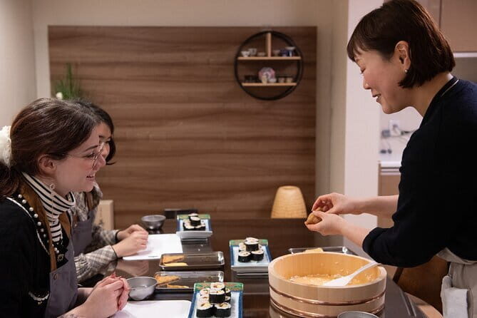 Nishiki Market, Private Sushi class & Sake Tasting in Townhouse - Kyomachiya cooking house and sake tasting: a calmer stage for hands-on learning
