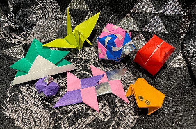 Origami Workshop Near Kiyomizu Dera Temple in Kyoto - What You’ll Fold: Crane, Frogs, and a Samurai Helmet for Great Photos