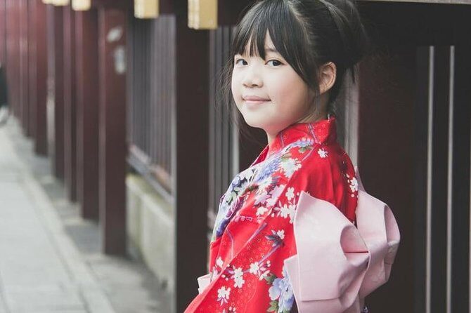 Private Kyoto Family Tour with a Local – 100% Personalized - Stop 1: A famous sight from the outside, with quiet gardens and pond reflections