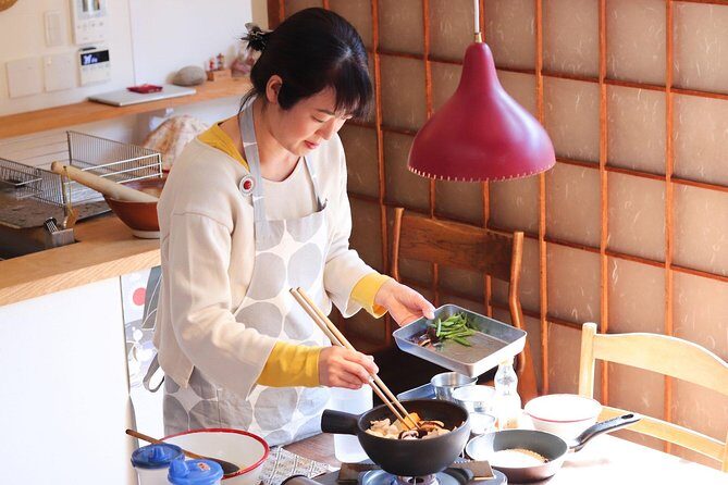 Private Kyoto Market Tour and Authentic Cooking Class with Aki - What Aki helps you notice when choosing Japanese ingredients
